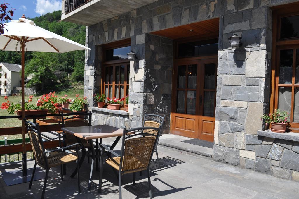 Hotel Latre Broto Bagian luar foto