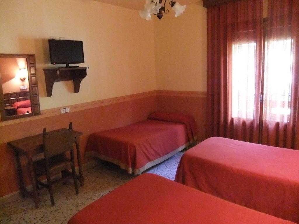 Hotel Latre Broto Ruang foto