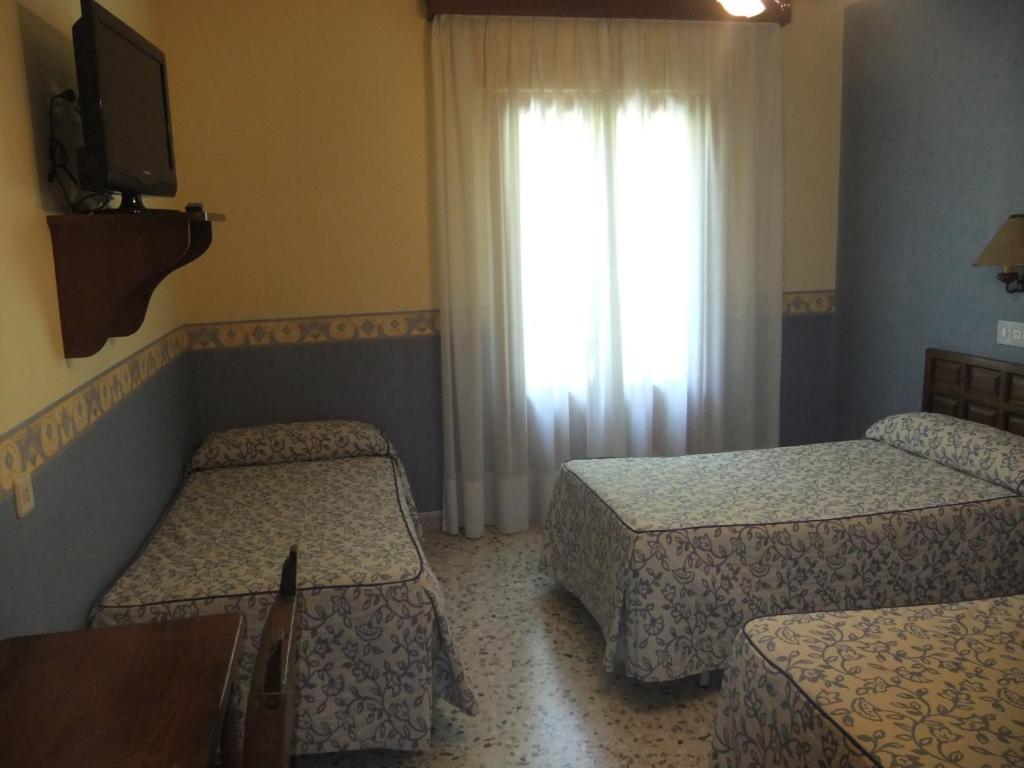 Hotel Latre Broto Ruang foto